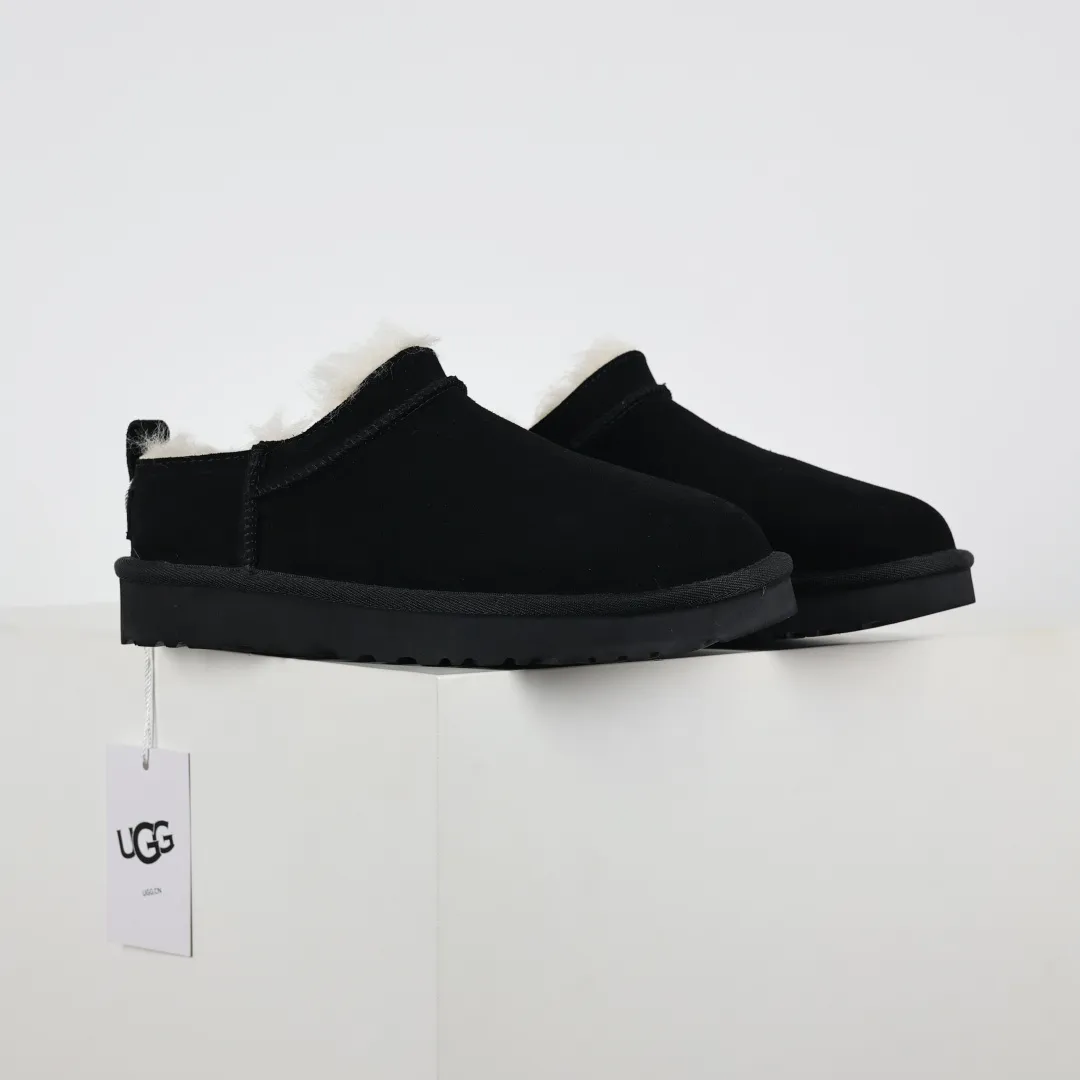 Pick up locally 💰520 Core recommendation Good price Independently developed original outsole, cashmere insole, keeping warm in winter, suitable for home use. In recent years, uug has launched a style series, which is partially skewed towards the preferences of young consumers, and has also been at the forefront of fashion trends. Shoe body material, water-repellent coated suede upper, 17mm UGGPURE™ implanted wool insole, lightweight non-slip and comfortable rubber outsole, with brand LOGO, complete packaging, size: 35 36 37 38 39 40
